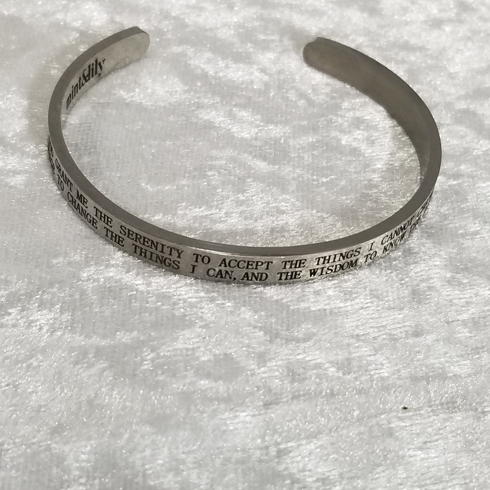 Mint Lily Small Cuff Bracelet 2 Across 1 Opening 11984 25$